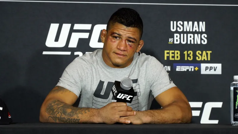 ضربة قاضية تسقط "غيلبرت بيرنز" أرضاً (فيديو)