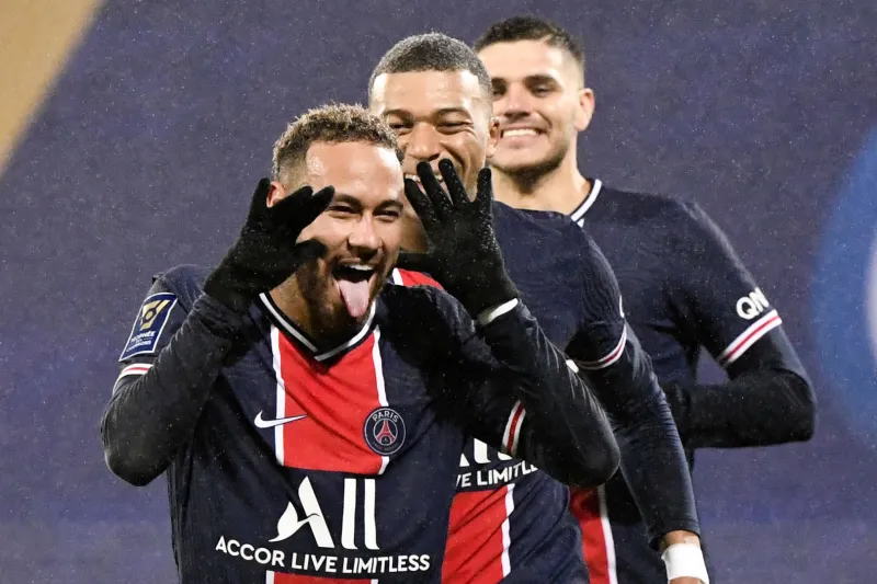 شاهد: لقطات مهارية بامتيار قدمها أفضل لاعبي كرة القدم في 2021