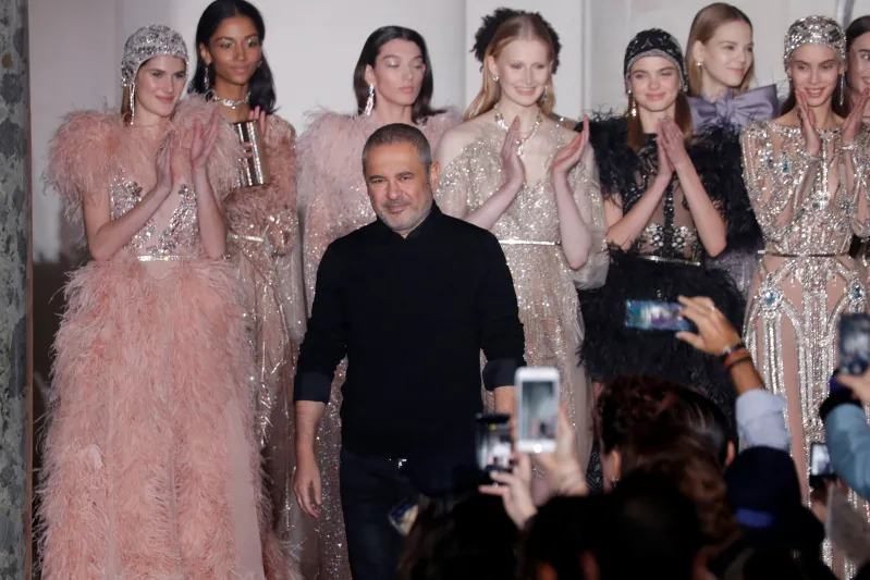 كيف أصبح إيلي صعب من أهم مصممي الأزياء حول العالم