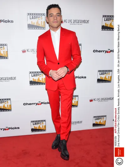 الأحمر لون القوة والعاطفة.. دليل الرجل العصري لارتداء اللون الأحمر 