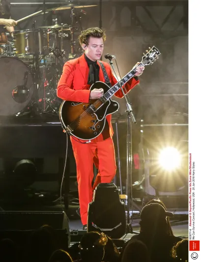 الأحمر لون القوة والعاطفة.. دليل الرجل العصري لارتداء اللون الأحمر 