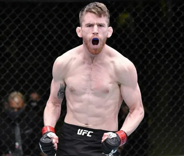 أسقطت الخصم أرضاً ..شاهد|ضربة قاضية "مدمرة" بالركبة في الوجه (فيديو)