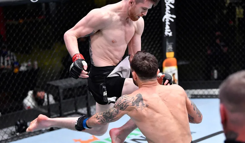 أسقطت الخصم أرضاً ..شاهد|ضربة قاضية "مدمرة" بالركبة في الوجه (فيديو)