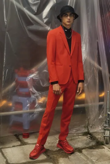 الأحمر لون القوة والعاطفة.. دليل الرجل العصري لارتداء اللون الأحمر 