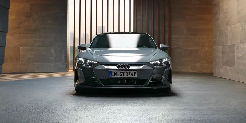 بلمسات مستقبلية وقوة 598 حصانا..شاهد أول سيارة كهربائية من «أودي»