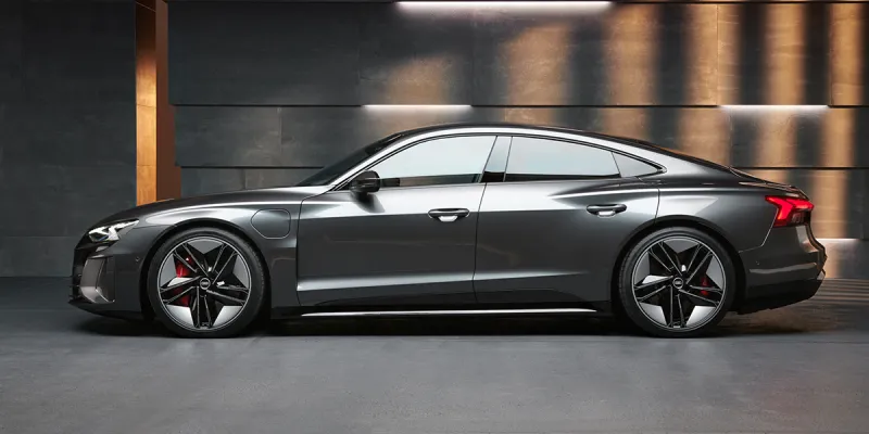 بلمسات مستقبلية وقوة 598 حصانا..شاهد أول سيارة كهربائية من «أودي»