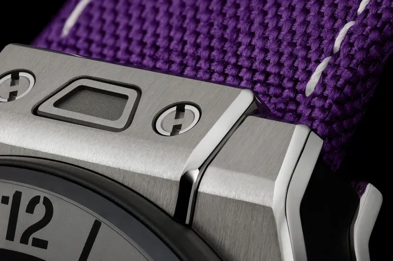 هوبلت تُهدي عشاق الدوري الإنجليزي إصداراً مميزاً (صور)