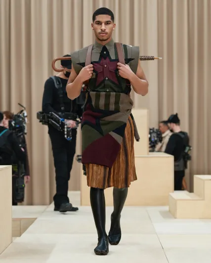 مستوحاة من الطبيعة..شاهد| مجموعة Burberry لربيع وصيف 2021