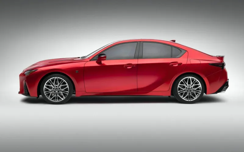 بمحرك طبيعي التنفس وفخامة استثنائية..شاهد أحدث سيارات لكزس الرياضية