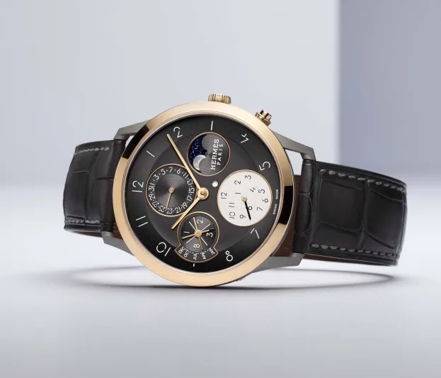 Slim d’Hermès Quantième ساعة من عرق اللّؤلؤ وحجر الأفنتورين