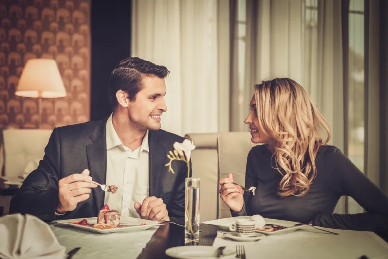 لماذا يحب الرجل الكبير الفتاة الصغيرة للزواج؟