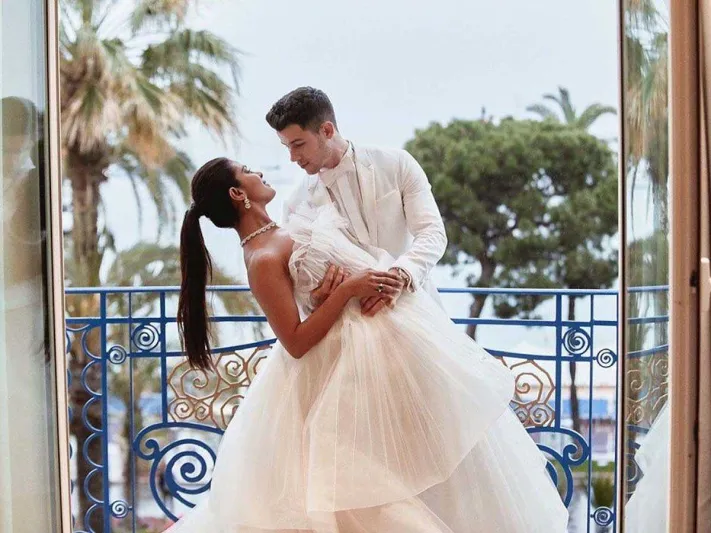 الثنائي الأكثر أناقة.. شاهد| إطلالات مميزة لبريانكا شوبرا ونيك جوناس