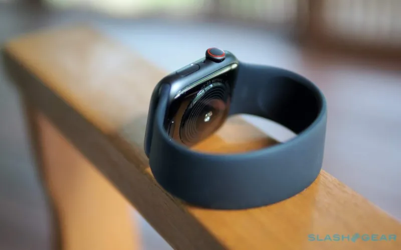 أبل تكشف عن ساعتها الذكية الجديدة لعشاق الرياضات العنيفة (فيديو)