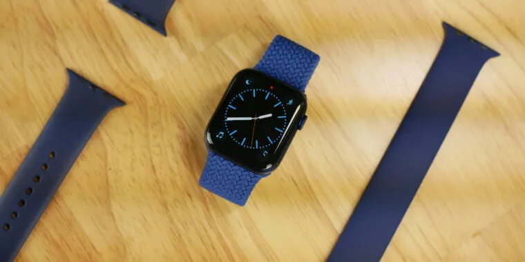 أبل تكشف عن ساعتها الذكية الجديدة لعشاق الرياضات العنيفة (فيديو)