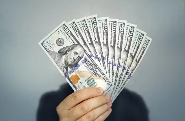 شركة بـ 590مليارا تمنح مؤسسها راتبا سنويا 100ألف دولار!