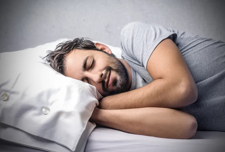 عدد ساعات النوم المثالي للإنسان في مراحل حياته 