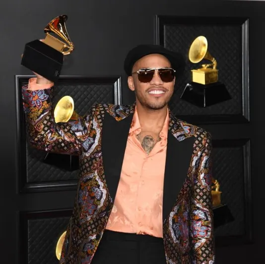 بين الغرابة والأناقة.. شاهد أبرز أزياء حفل جوائز جرامي 2021