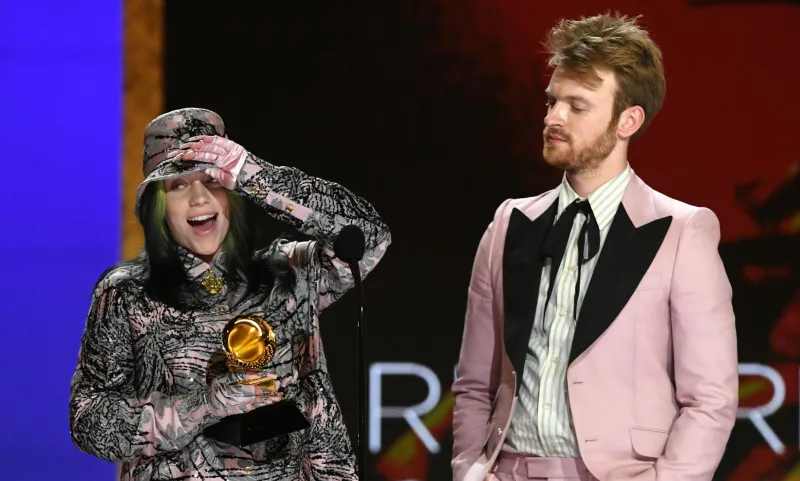 بين الغرابة والأناقة.. شاهد أبرز أزياء حفل جوائز جرامي 2021