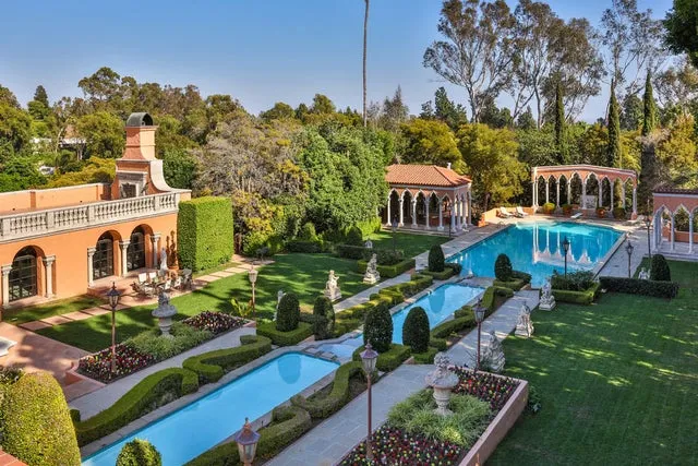 بسعر 119 مليون دولار.. شاهد جولة داخل قصر "بيفرلى هيلز" الفاخر