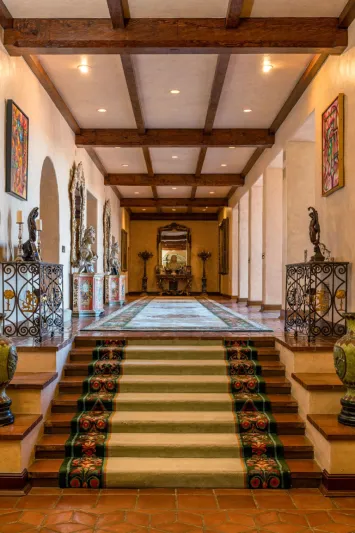 بسعر 119 مليون دولار.. شاهد جولة داخل قصر "بيفرلى هيلز" الفاخر