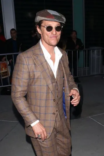 صور| نجوم هوليود يعيدون موضة الفلات كاب للواجهة من جديد 