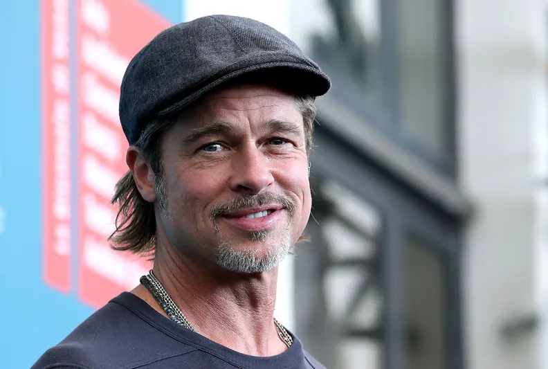 صور| نجوم هوليود يعيدون موضة الفلات كاب للواجهة من جديد 