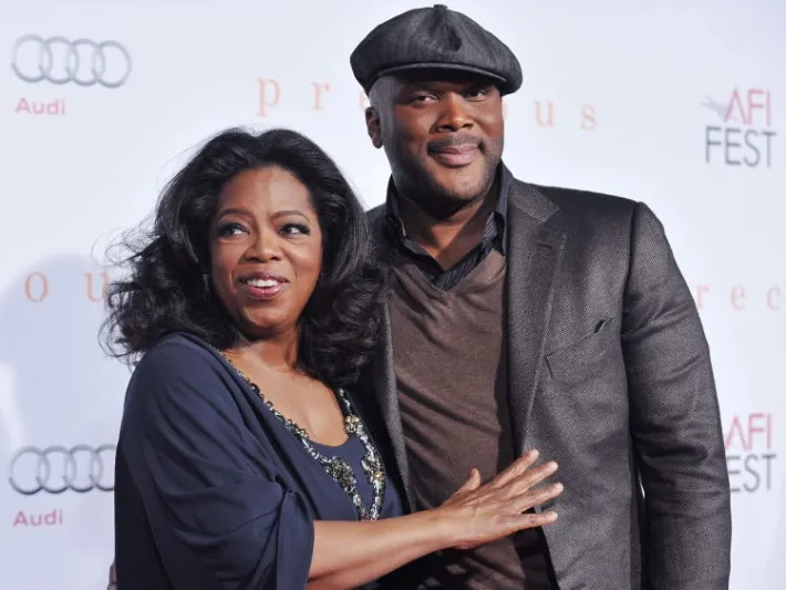 صور| نجوم هوليود يعيدون موضة الفلات كاب للواجهة من جديد 