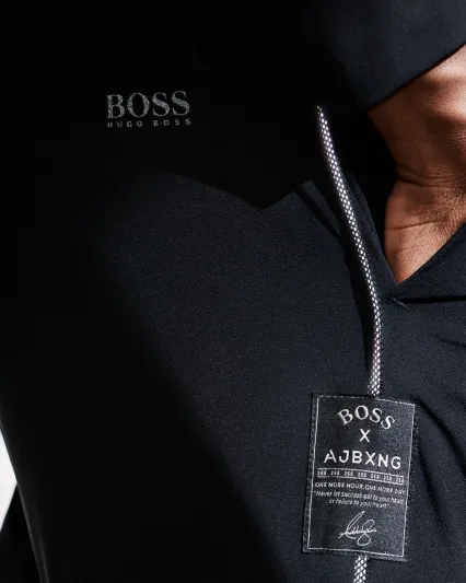  أنتوني جوشوا يتألق بمجموعة HUGO BOSS الجديدة 