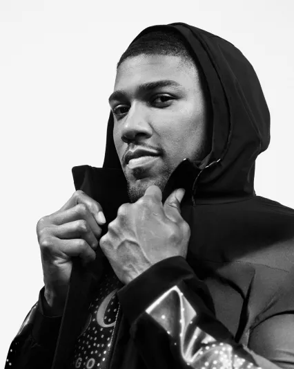  أنتوني جوشوا يتألق بمجموعة HUGO BOSS الجديدة 