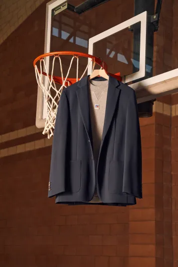 مجموعة أزياء  BOSS x Russell Athletic لإطلالة شبابية أنيقة