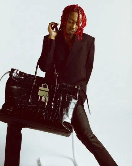 جيڤنشي ترفع الستار على حملتها لموسم ربيع وصيف 2021