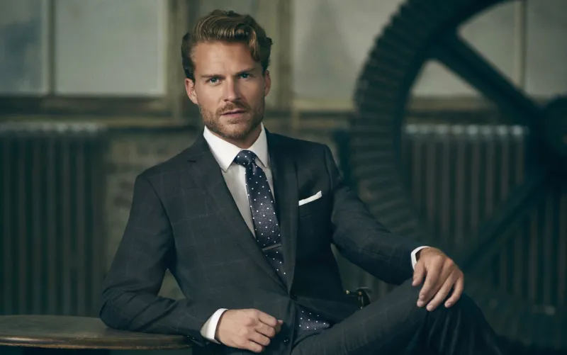 إكسسوارات البدلة الرسمية: هذا ما تحتاج إليه لطلة مثالية 