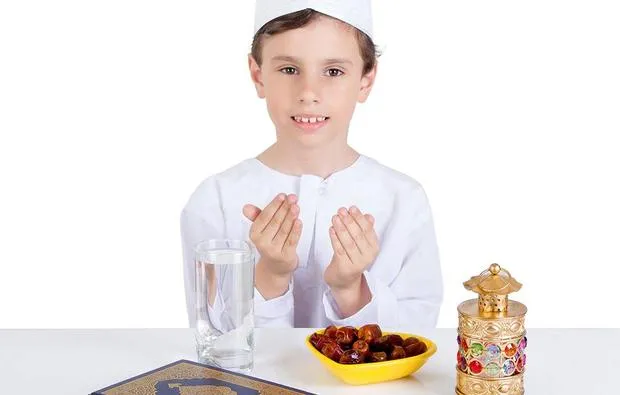 8 عادات احرص على تعليمها لطفلك في شهر رمضان