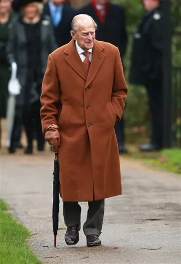 تفوق على أحفاده.. الأناقة الأوروبية تودع الأمير فيليب (صور)