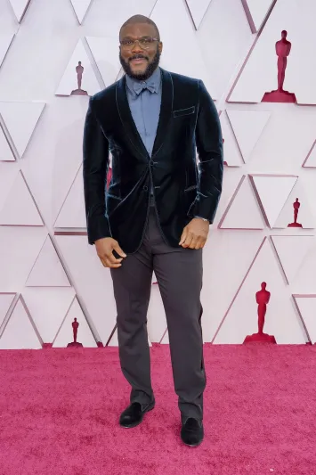 حملت رسائل خفية.. أبرز الأزياء الرجالية في أوسكار 2021 (صور)