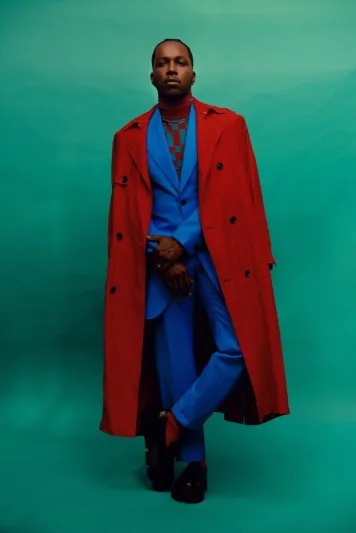 لقطات من أزياء المشاهير في حفل توزيع جوائز -BAFTA (صور)