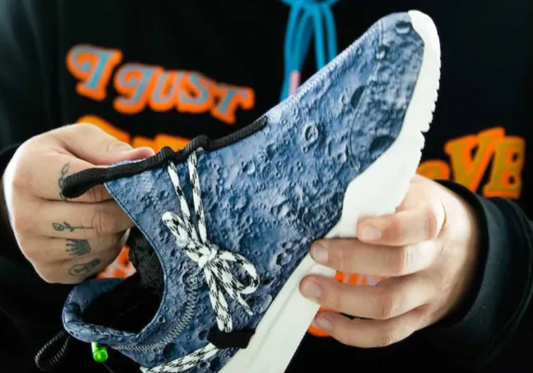 حذاء رياضي بلمسات من هامر الكهربائية فهل يُشبهها حقاً؟ (فيديو)