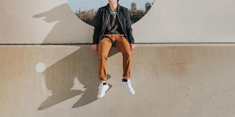 لون الحذاء المناسب للرجال بمختلف الطلات 