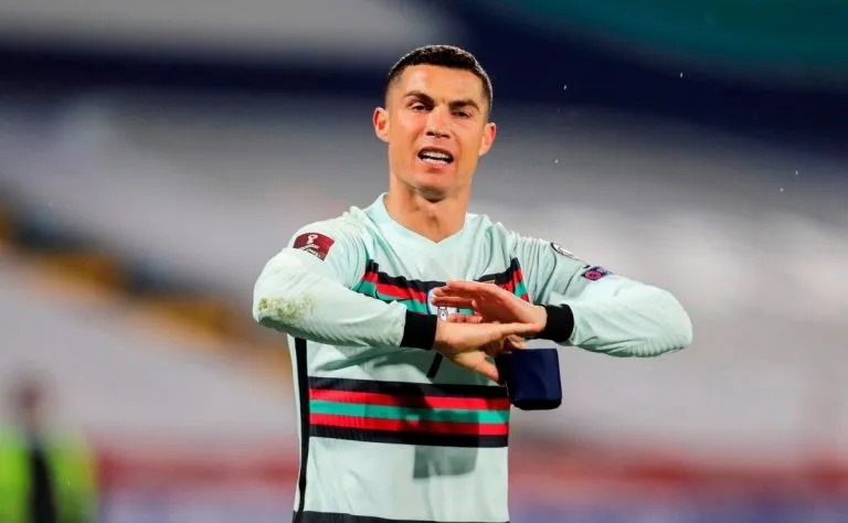 شارة الغضب التي ألقاها رونالدو تنقذ مريضا!