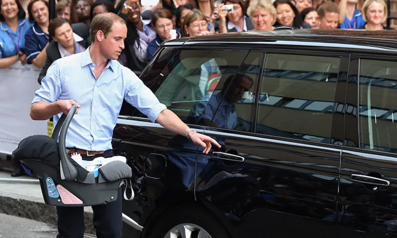 بمواصفات ملكية وسعر خيالي طرح سيارة الأمير ويليام وزوجته للبيع (صور)