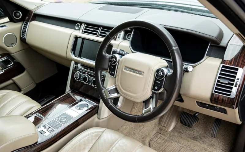 بمواصفات ملكية وسعر خيالي طرح سيارة الأمير ويليام وزوجته للبيع (صور)