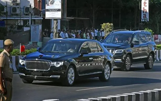 لماذا يفضل الرئيس الصيني سيارته الخاصة على الهليكوبتر؟