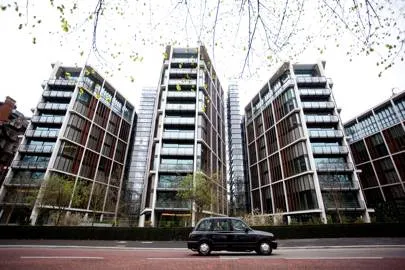 بسعر ٢٤٢ مليون دولار.. جولة داخل أغلى شقة في لندن (صور)