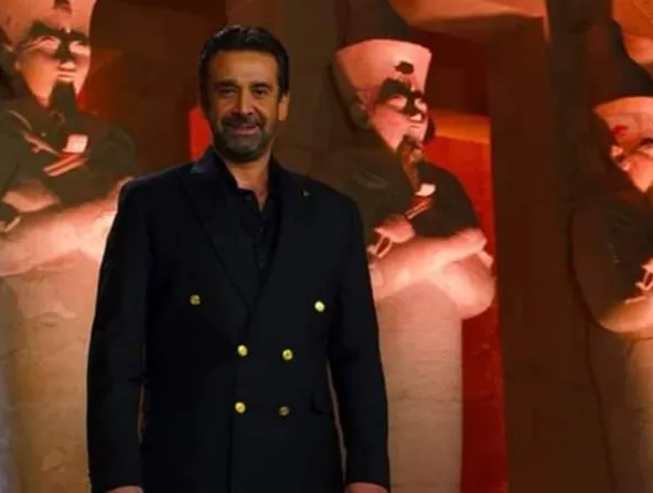 صور| أناقة بهرت العالم.. تفاصيل بدلات فناني موكب المومياوات الملكية