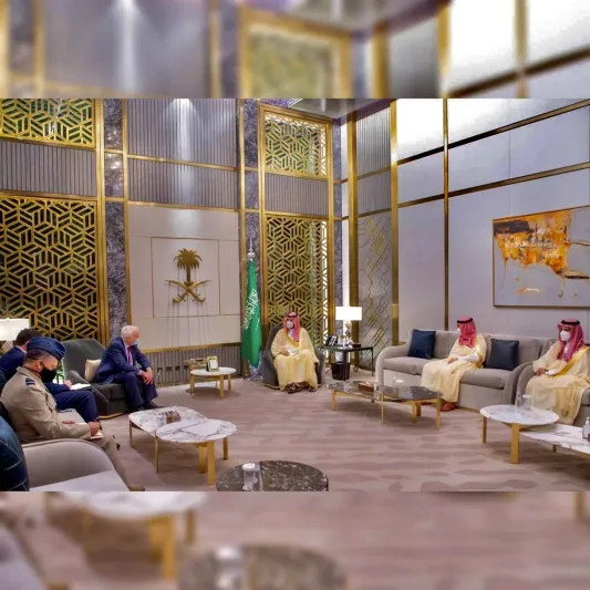 لوحة جديدة لفنانة سعودية تزين مكتب ولي العهد.. فما قصتها؟ (صور)