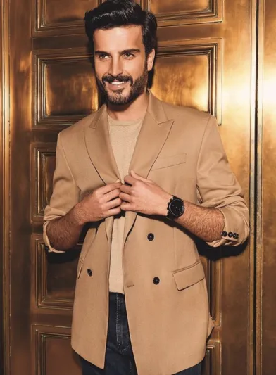 صور| بين الكلاسيكية الشبابية والعصرية.. إطلالات مميزة لمهند الحمدي 