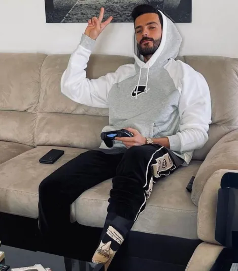 صور| بين الكلاسيكية الشبابية والعصرية.. إطلالات مميزة لمهند الحمدي 