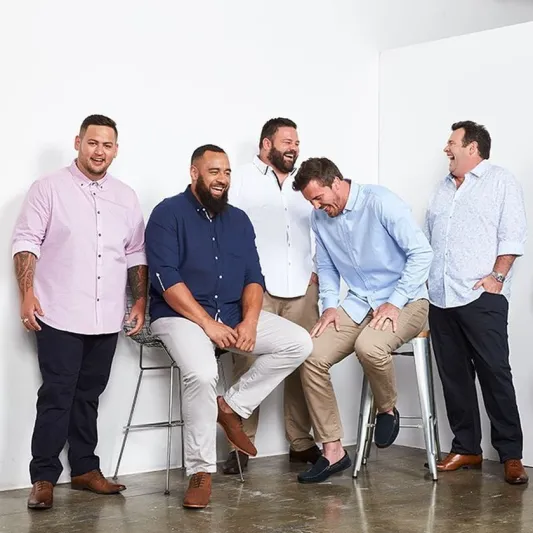 ودع ملابسك المملة.. أزياء عصرية أنيقة لأصحاب الوزن الزائد (صور) 