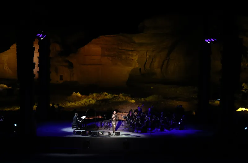 ثلاثة مطربين من عائلة بوتشيلي يحيون حفلا باهرا في العلا (صور)