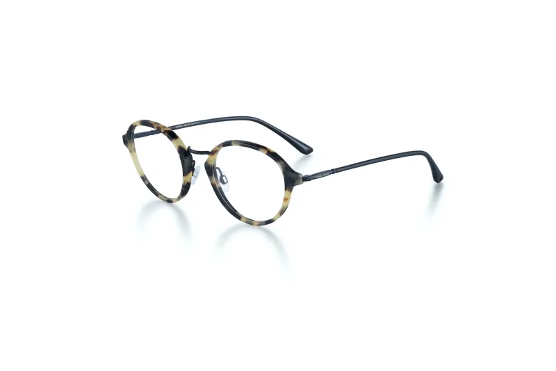 "GIORGIO ARMANI" تطرح مجموعة نظارات جديدة لعشاق الأناقة من الجنسين